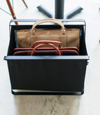 Panier pliable Tower avec cadre en acier – noir, coloris noir, mise en situation ; objets non inclus.