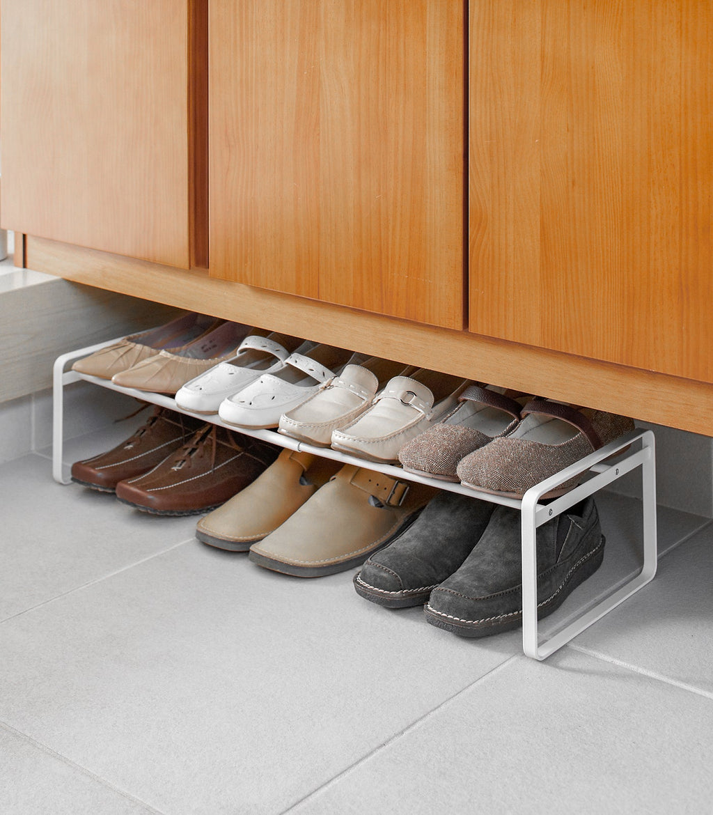 Étagère à chaussures Frame extensible et empilable, coloris blanc, détail du produit.