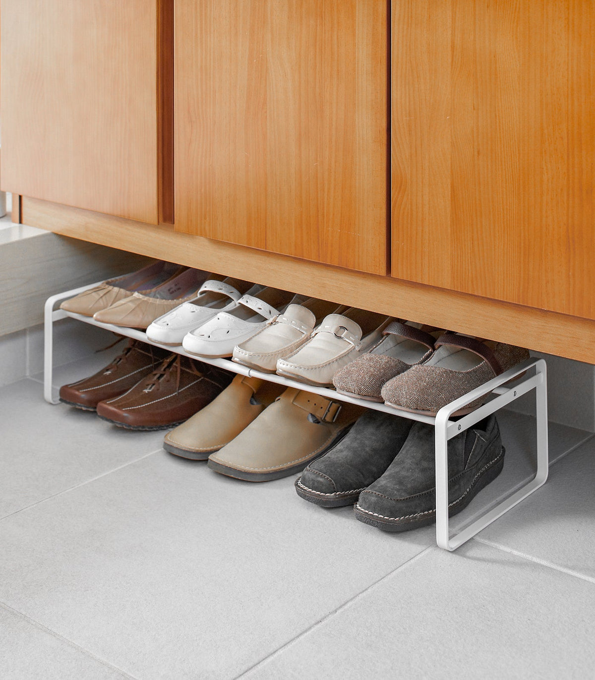 Étagère à chaussures Frame extensible et empilable, coloris blanc, détail du produit.